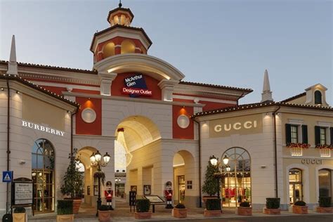 serravalle designer outlet Vs The mall .